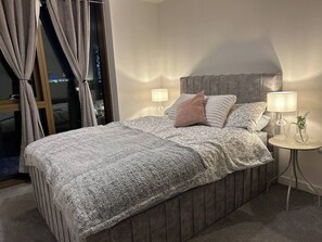 1 quarto, ferros/tábuas de passar roupa, Wi-Fi, roupa de cama