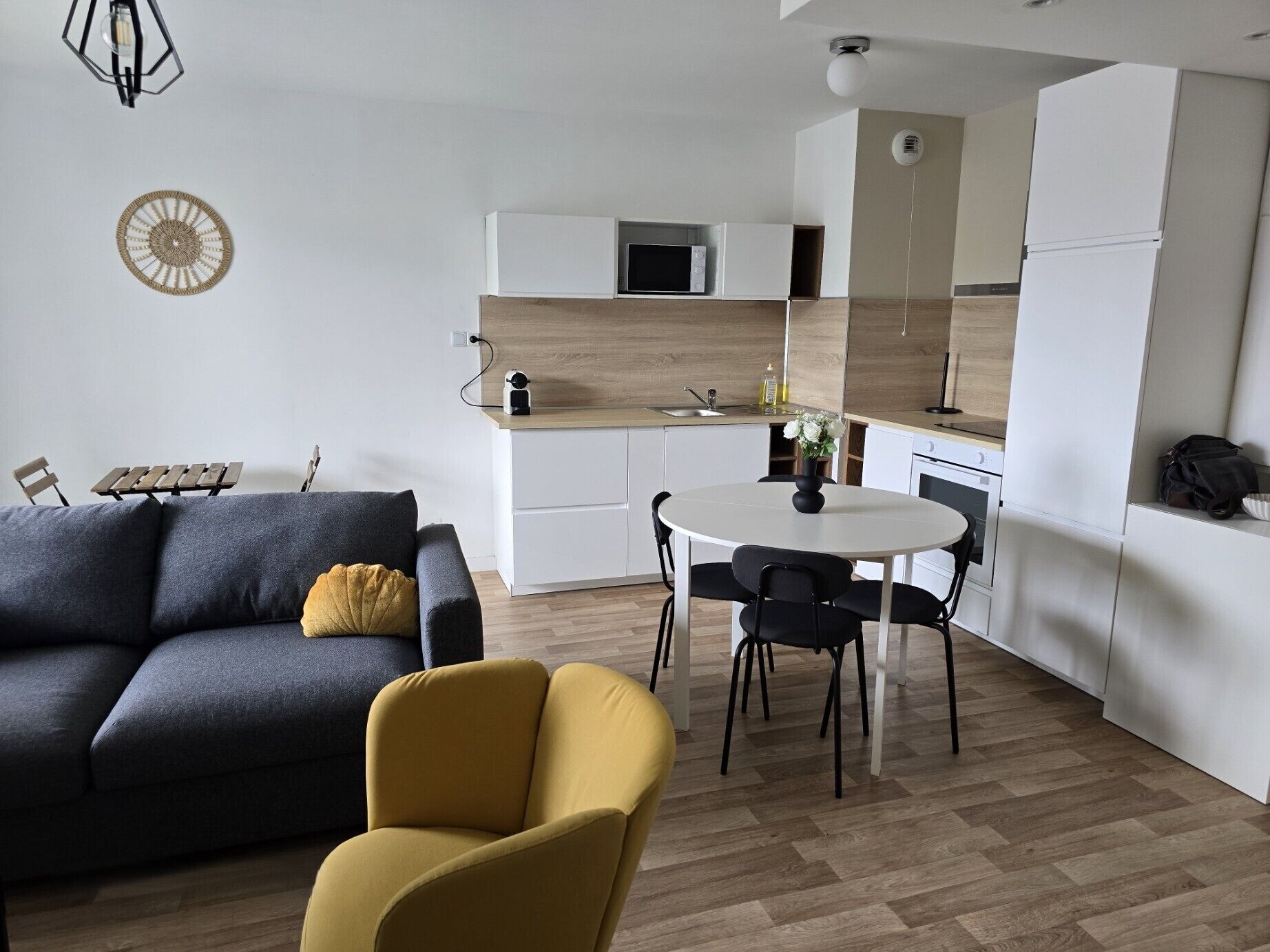 Smart-tv en een computerscherm