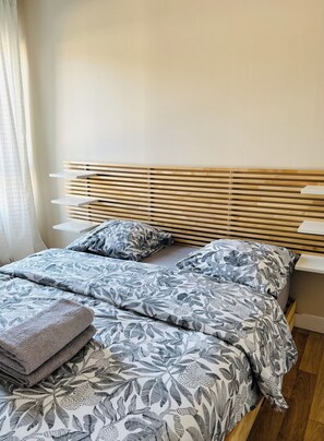 1 多间卧室、办公桌、熨斗/熨衣板、旅行婴儿床