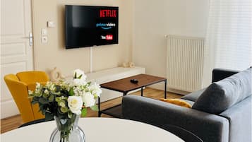 Smart TV, computer monitors