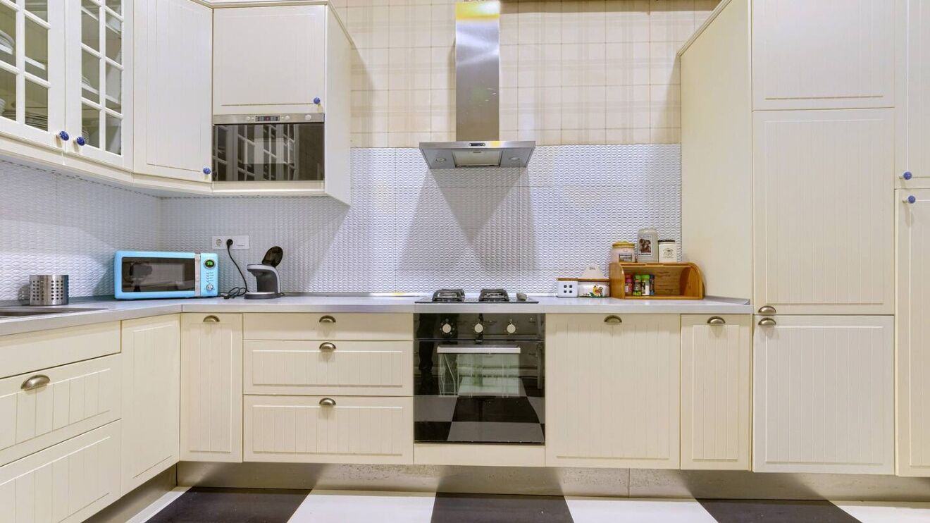 Micro-ondes, four, plaque de cuisson, lave-vaisselle