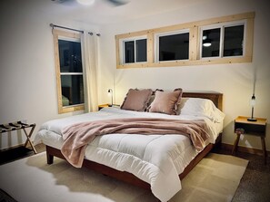 1 bedroom, WiFi, bed sheets - Quiet cabin, hot tub, firepit, no pet fee, NEW, 4 person occ (Hulbert)