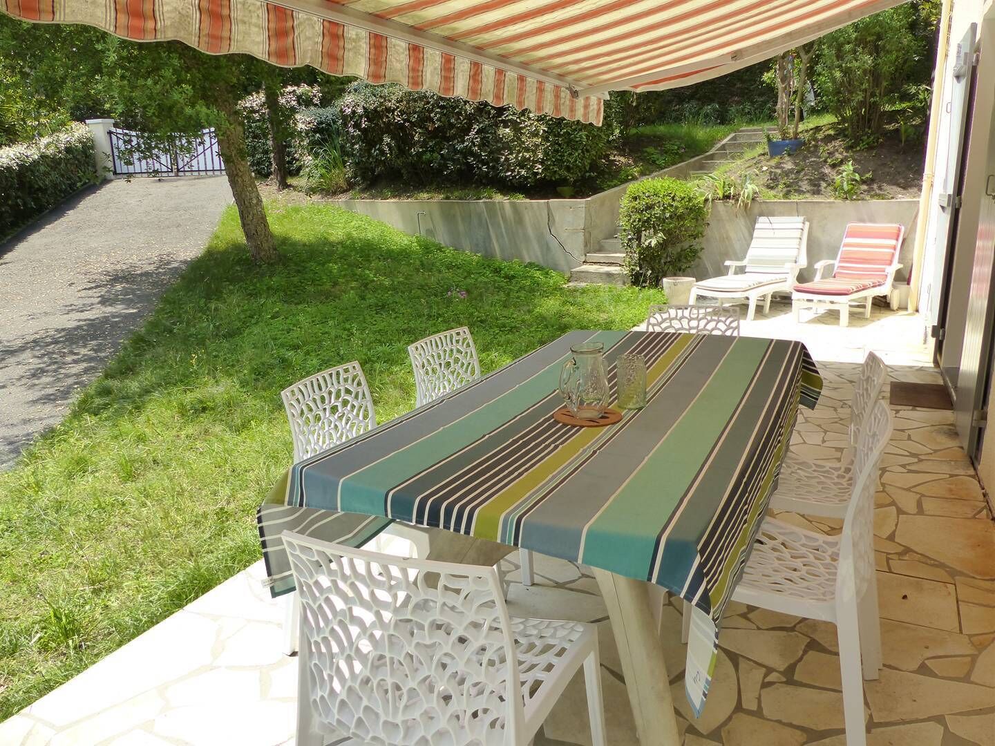 تناول الطعام بالخارج