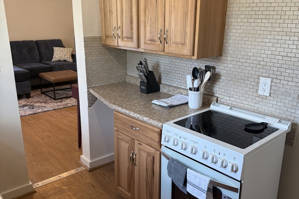 Microondas, horno, placa de cocina