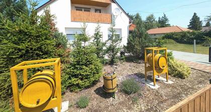 Holiday home with large garden, WLAN and air conditioning