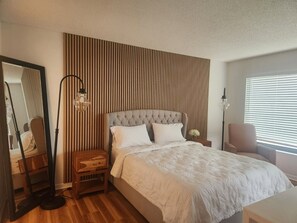 2 slaapkamers, een bureau, een strijkplank/strijkijzer, gratis wifi