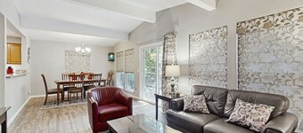 Inviting woodland retreat with WIFI direct trail access and outdoor living space