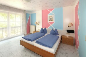 مكتب ومساحة عمل للكمبيوتر المحمول وواي فاي مجانًا