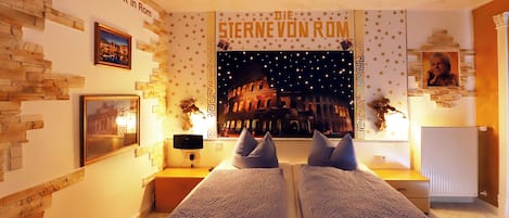 Bureau, espace de travail pour ordinateur portable, Wi-Fi gratuit