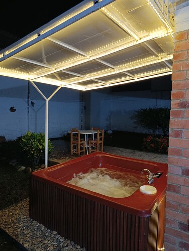 House in the center of Anapoima with private Jaccuzi