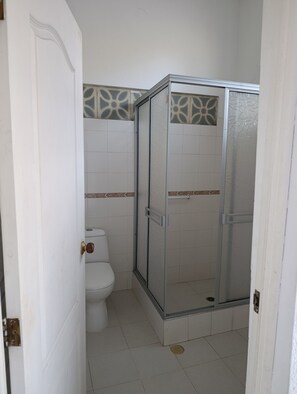 Shower, towels, toilet paper - House in the center of Anapoima with private Jaccuzi (Cundinamarca)