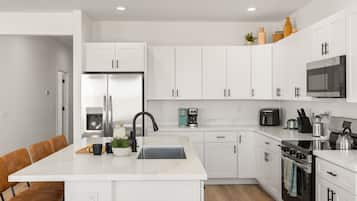 Micro-ondes, four, plaque de cuisson, lave-vaisselle