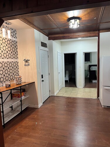 Charming 2-bedroom, 1-bath apartment just blocks from Waldorf University.