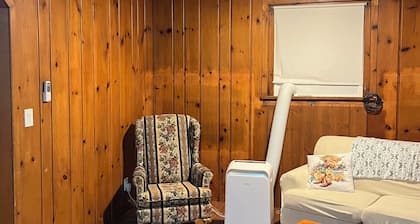 Charming 2-bedroom, 1-bath apartment just blocks from Waldorf University.