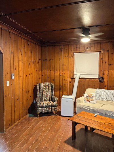 Charming 2-bedroom, 1-bath apartment just blocks from Waldorf University.