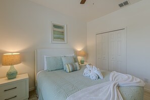 5 bedrooms, desk, iron/ironing board, free WiFi - Luxury Resort Pool Home, 2 Master Suites, Great Views & Games Room. Disney 10 Miles (Davenport)