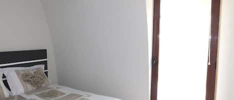 Iron/ironing board, free WiFi, bed sheets