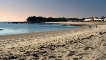 Una spiaggia nelle vicinanze