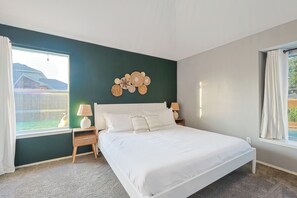 5 habitaciones, tabla de planchar con plancha y ropa de cama 