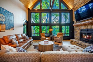 TV connectée, cheminée, baby-foot, table de tennis de table