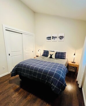 3 bedrooms, travel crib, free WiFi, bed sheets