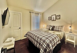 3 bedrooms, travel cot, free WiFi, bed sheets