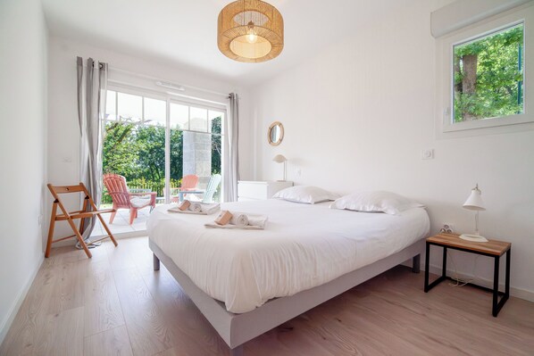 2 bedrooms, iron/ironing board, WiFi, bed sheets