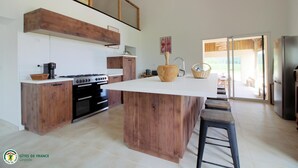 Fridge, oven, stovetop, dishwasher - Cottage RG - LAMOTHE LANDERRON (LAMOTHE LANDERRON)