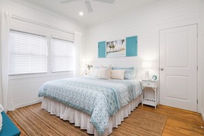 5 Schlafzimmer, Schreibtisch, Bügeleisen/Bügelbrett, Reisekinderbett