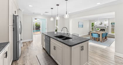 Tropical Oasis Retreat W/ Sparkling Pool, Private Fenced Backyard, & BBQ Grill!