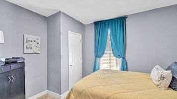 Iron/ironing board, free WiFi, bed sheets