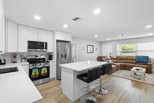 Rustic Retreat by Blue Spring State Park