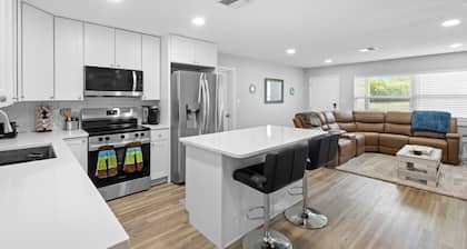 Rustic Retreat by Blue Spring State Park