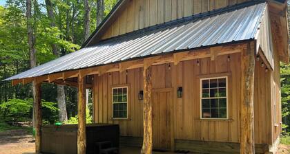 Charming 3-bedroom cabin with WiFi and AC in delightful Wetmore