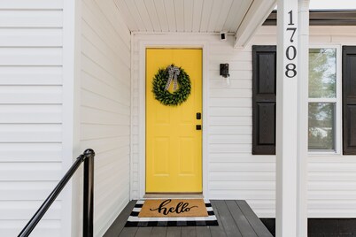 The Bumblebee Bungalow – Sweet Stay Near It All