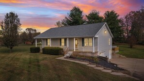 Exterior - Bourbon Basecamp: 1.5 Acres, Game + Movie Room, 3 Bedrooms (Bardstown)