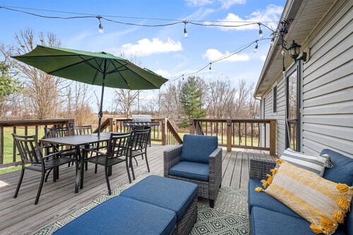 Bourbon Basecamp: 1.5 Acres, Game + Movie Room, 3 Bedrooms