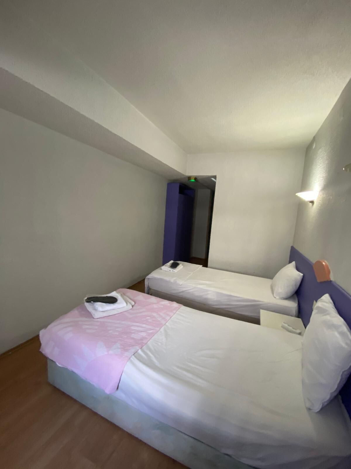 Classic Twin Room, City View | Desk, laptop workspace, bed sheets