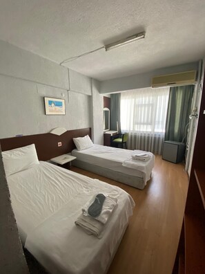 Family Double or Twin Room | Desk, laptop workspace, bed sheets - Masal Otel (Burhaniye)