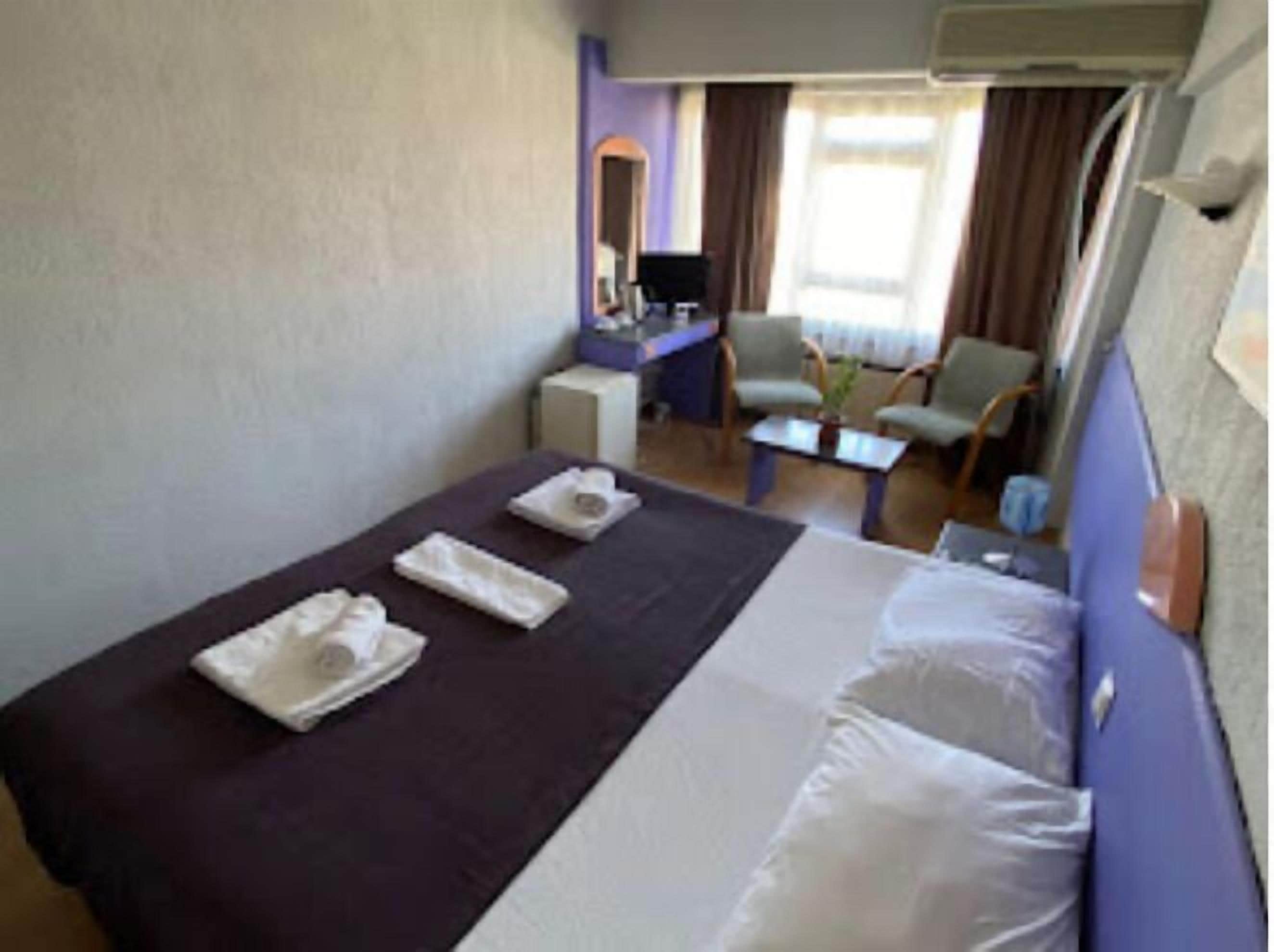 デスク、ノートパソコン用作業スペース