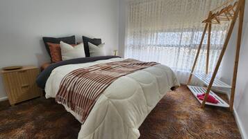 3 bedrooms, iron/ironing board, bed sheets, wheelchair access