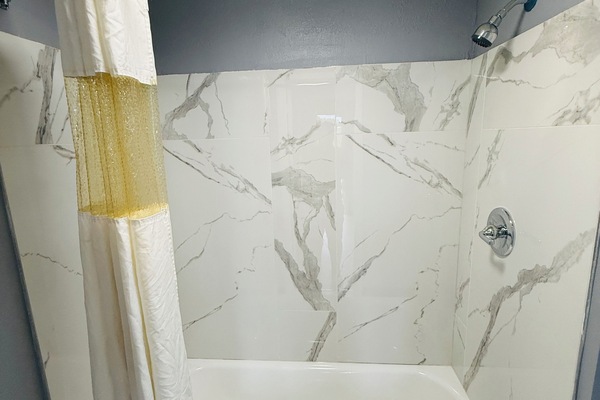 Bathtub, soap, shampoo, toilet paper
