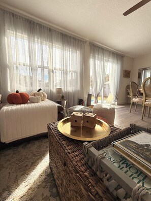 2 chambres, fer et planche à repasser, Wi-Fi, draps fournis