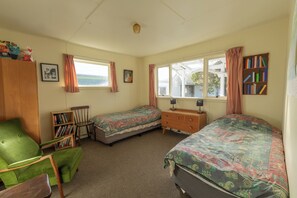 2 bedrooms, WiFi, bed sheets - South Bay | Classic Kiwi Bach | Close to Beach - KK48126 (Kaikoura)