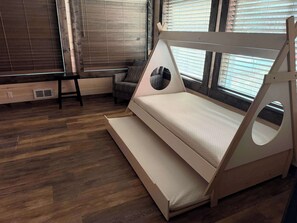 4 chambres, fer et planche à repasser, lit parapluie, Wi-Fi gratuit
