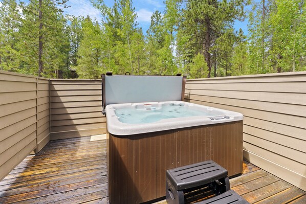 Bañera de hidromasaje al aire libre