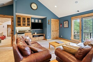 TV connectée, cheminée, jeux vidéo