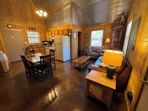 Interior - Southern Charm Sardis cabin 2-bedrooms with A/C, WiFi, and satellite TV (Sardis)