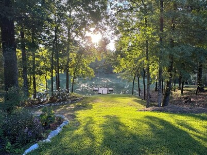 Southern Charm Sardis cabin 2-bedrooms with A/C, WiFi, and satellite TV