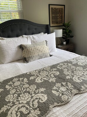 2 chambres, fer et planche à repasser, Wi-Fi, draps fournis